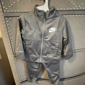 Nike sweatsuits 3 item for one price